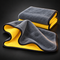 Chiffons microfibre double face, velours gris d'un côté et jaune de l'autre, bord surfilé